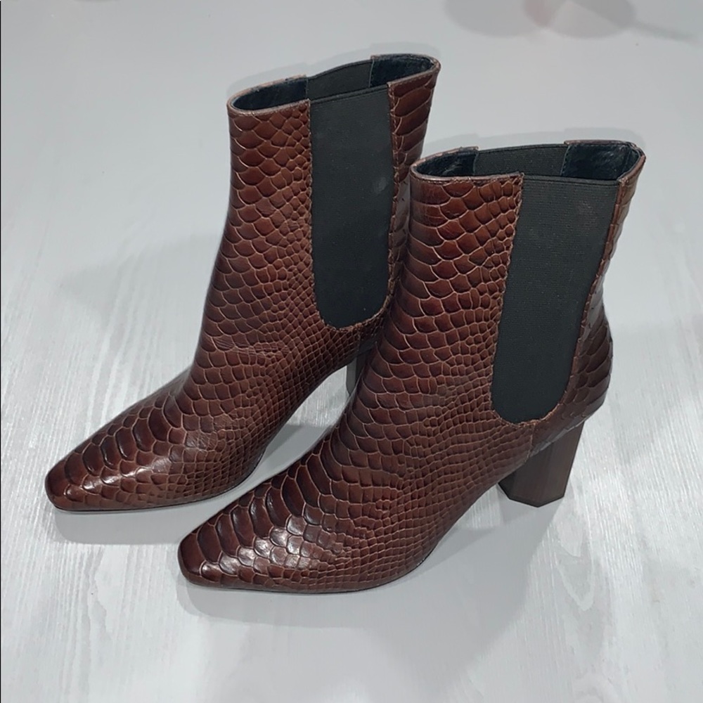 Donald/ Pliner LAILA2 BOOTIE SIZE 8 - Picture 2 of 14